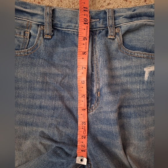 American Eagle Distressed Ripped Mom Jeans Size 4 Short - Picture 9 of 9